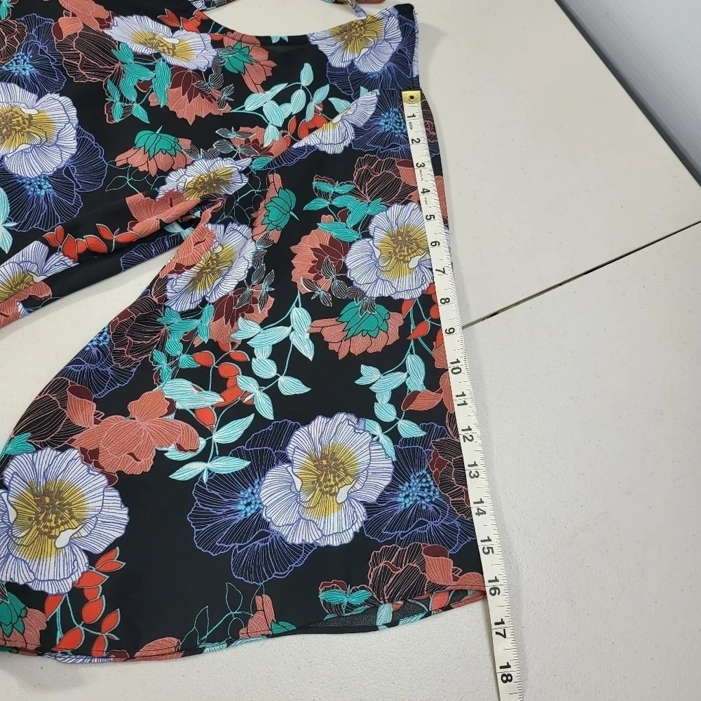Lily White Floral Knotted Back Bell Sleeve Top Sz M - Picture 13 of 13